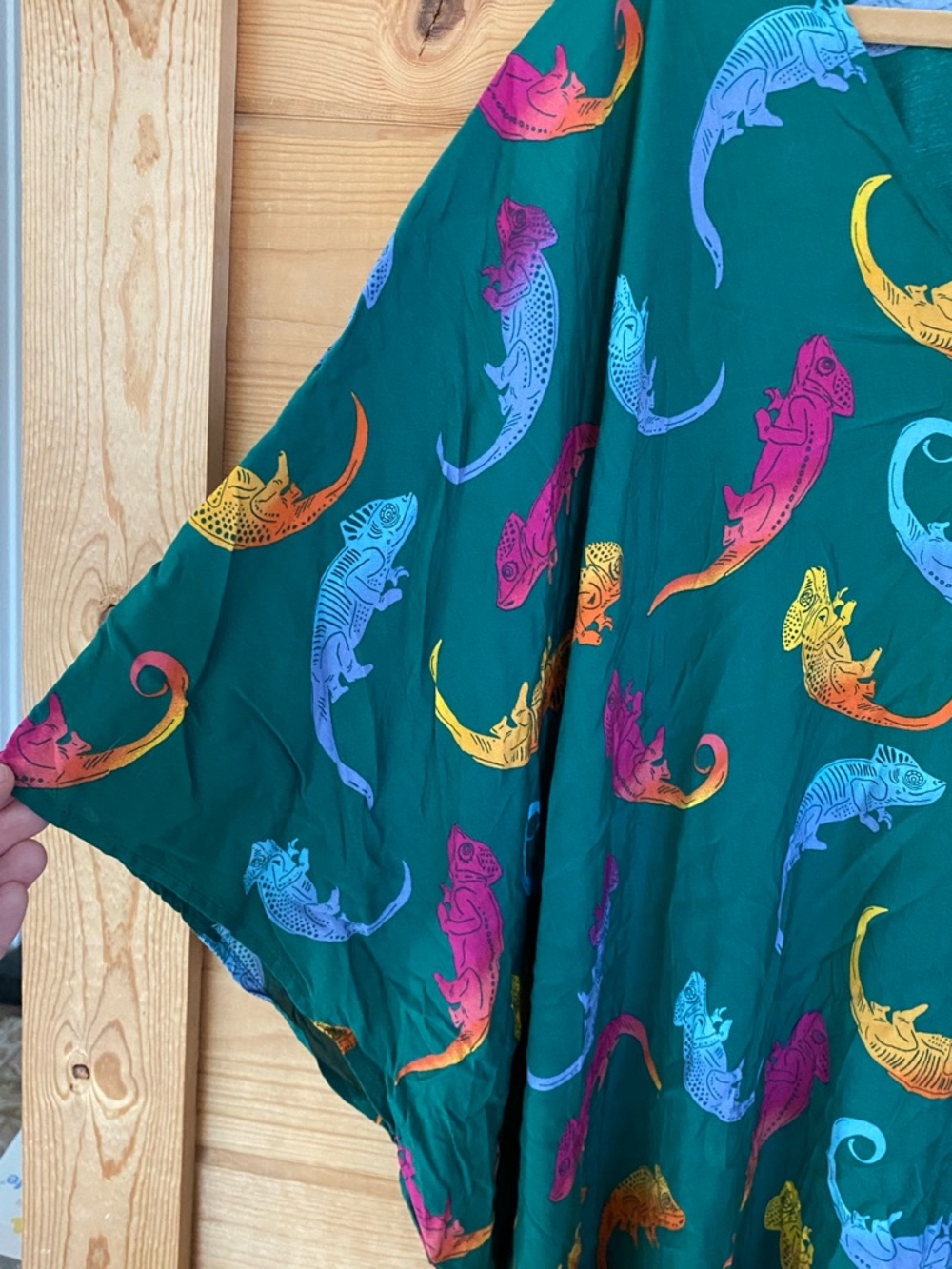 ModCloth chameleon print flowy green v-neck kaftan coverup dress plus size 3X - Picture 5 of 9